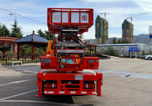 国六江铃32米蓝牌云梯车